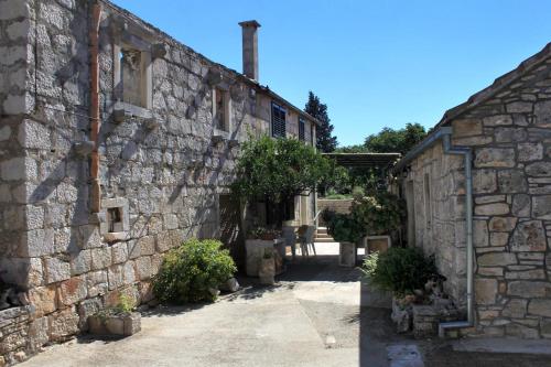 Фотография гостевого дома Apartments with a parking space Zrnovo, Korcula - 9239