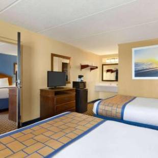 Фотографии гостиницы 
            Days Inn & Suites by Wyndham Fort Bragg/Cross Creek Mall