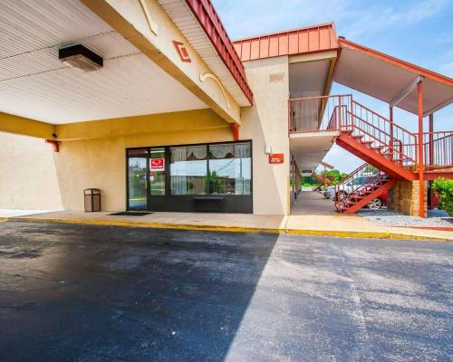 Фотографии гостиницы 
            Econo Lodge Dyersburg