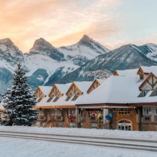 Фотография гостиницы Canmore Inn & Suites