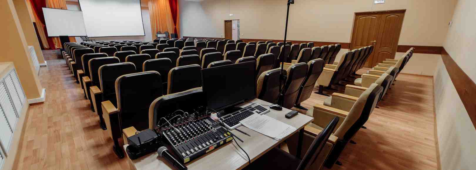 Фотография конференц-зала Актовый зал Национальной библиотеки имени А.С. Пушкина