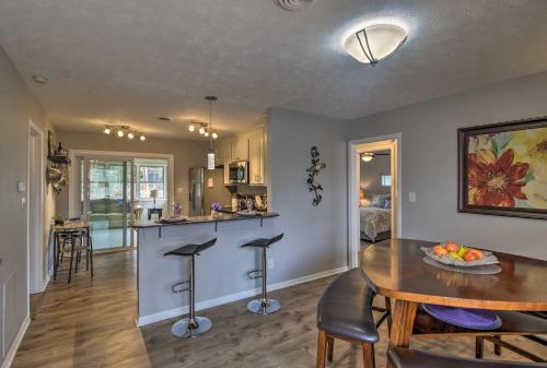 Фотография гостевого дома Kanuga Place Condo Less Than 1Mi From Dwntwn Hendersonville