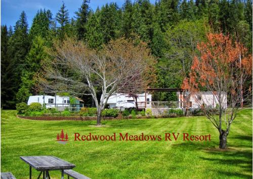 Фотография кемпинга Redwood Meadows RV Resort
