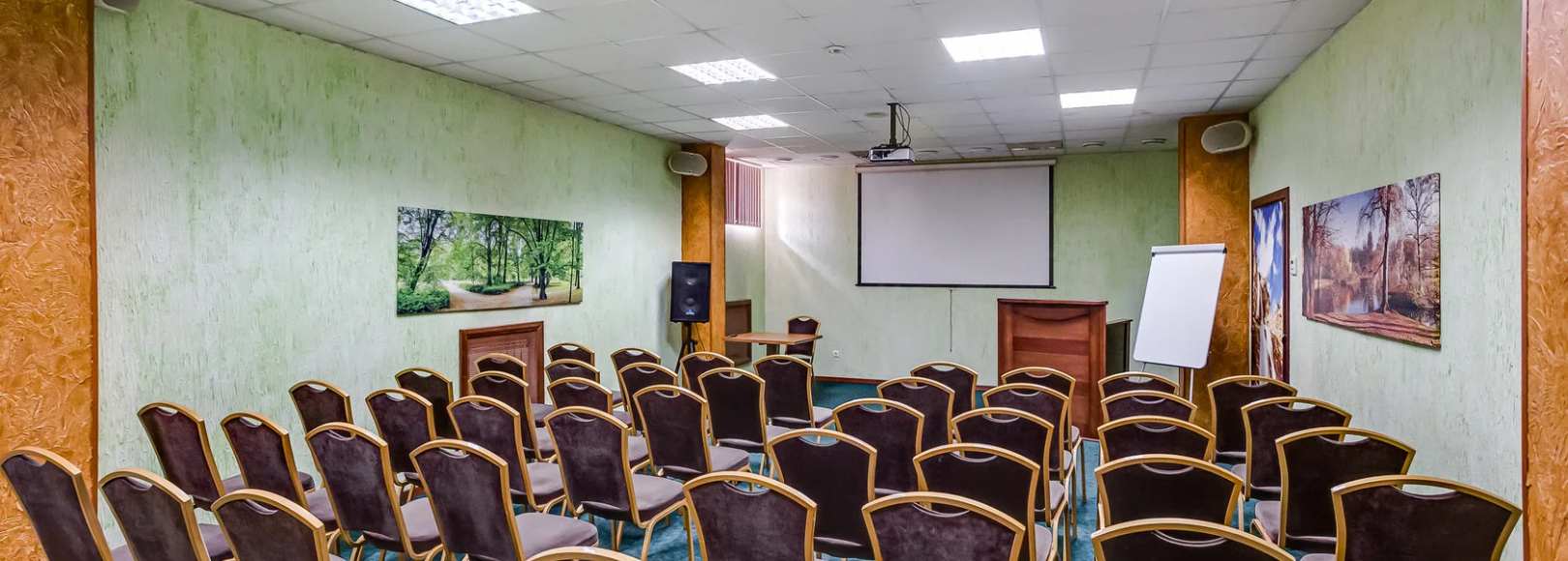 Фотография конференц-зала Конференц-зал Сенатор