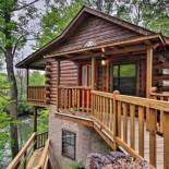 Фотография гостевого дома River Rush- Cozy Riverfront Cabin 5 Mi to Pigeon Forge