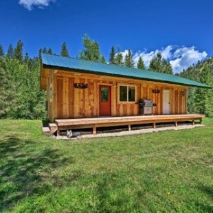 Фотография гостевого дома Cozy Countryside Cabin in Robie Creek Park!