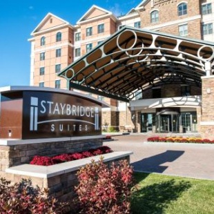 Фотография гостиницы Staybridge Suites Albany Wolf Rd-Colonie Center, an IHG Hotel