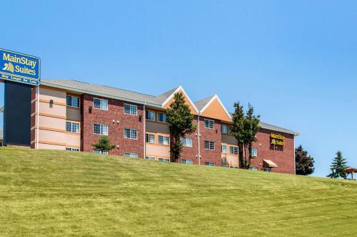 Фотография гостиницы MainStay Suites Dubuque at Hwy 20