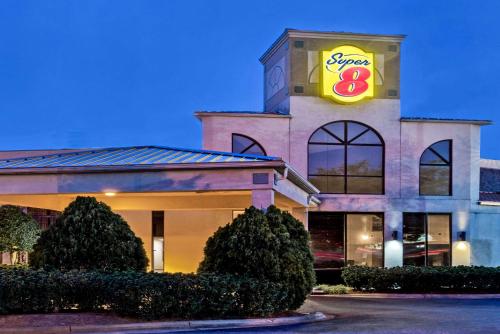 Фотография мотеля Super 8 by Wyndham Huntersville/Charlotte Area