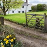 Фотография гостевого дома Llys Onnen - North Wales Holiday Cottage