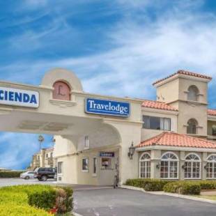 Фотографии гостиницы 
            Travelodge by Wyndham Costa Mesa Newport Beach Hacienda