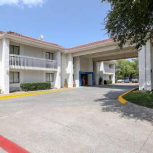 Фотографии гостиницы 
            Motel 6-Addison, TX - Dallas