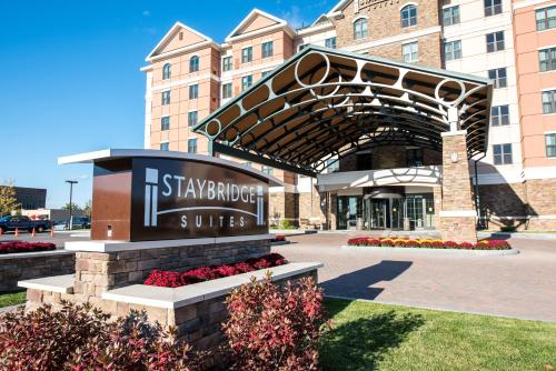 Фотографии гостиницы 
            Staybridge Suites Albany Wolf Rd-Colonie Center, an IHG Hotel