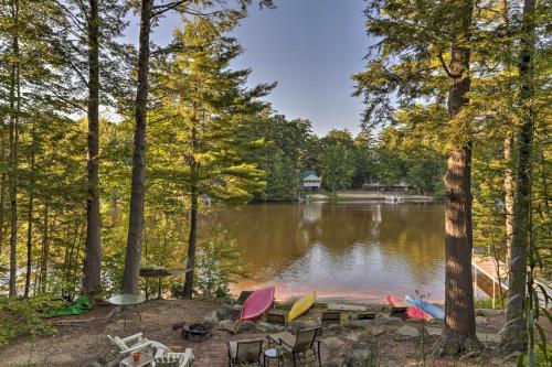 Фотографии гостевого дома 
            4-Season Retreat with Hot Tub and Dock on Locke Lake!