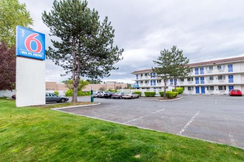 Фотографии гостиницы 
            Motel 6-Kirkland, WA - North Kirkland