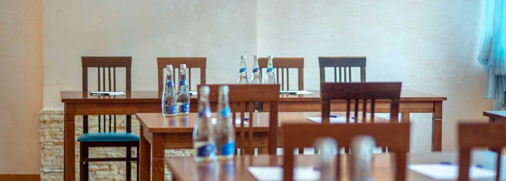 Фотография конференц-зала Зал для проведения собраний и переговоров