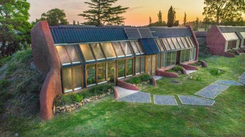 Фотографии гостиницы 
            Caliu Earthship Hotel