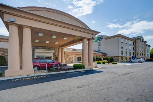 Фотография гостиницы Holiday Inn Express Hotel & Suites Christiansburg, an IHG Hotel