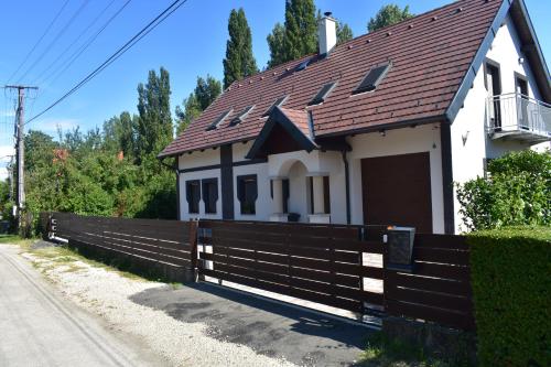 Фотографии гостевого дома 
            Sziget Vendégház