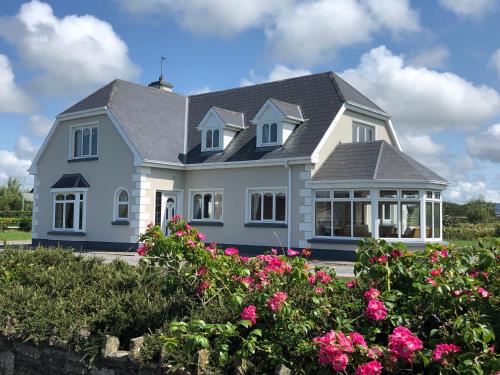 Фотография гостевого дома Spanish Point Armada Getaway