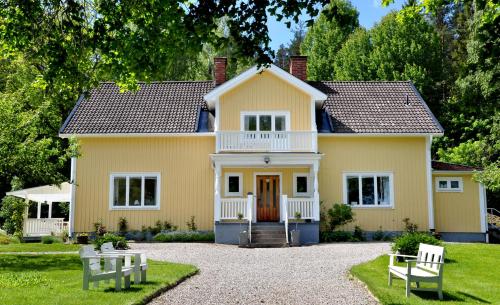 Фотографии гостевого дома 
            Eden's Garden Cottages