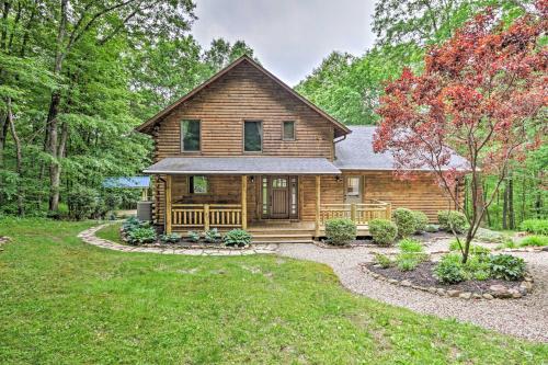 Фотографии гостевого дома 
            Quiet Cabin with Hot Tub and Trails about 15Mi to State Parks