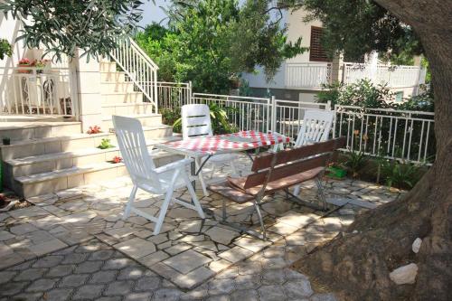 Фотография гостевого дома Apartments with a parking space Orebic, Peljesac - 10185