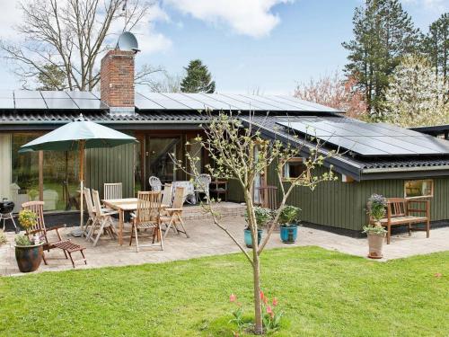 Фотография гостевого дома Two-Bedroom Holiday home in Gilleleje 3