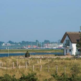 Фотографии гостевого дома 
            Ostsee - Reetdachhaus Nr 40 "Utkiek" im Strand Resort