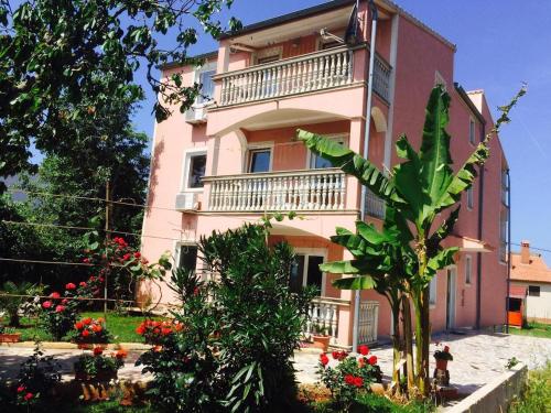 Фотография гостевого дома Apartments with a parking space Valbandon, Fazana - 13429