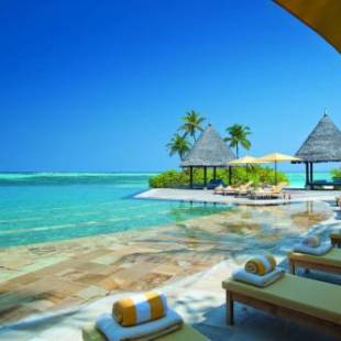 Фотографии гостиницы 
            Four Seasons Resort Maldives at Kuda Huraa
