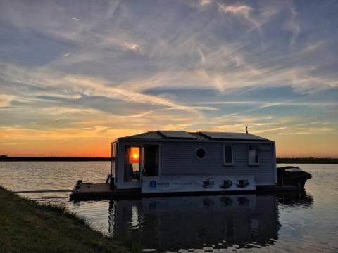 Фотографии гостевого дома 
            AquaHome - Bijzonder overnachten in de Biesbosch