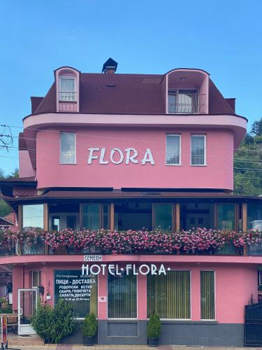 Фотографии гостиницы 
            Family Hotel Flora