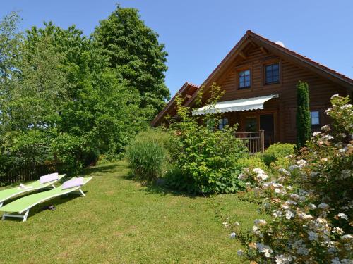 Фотография гостевого дома Luxurious Holiday Home in Fuchsberg Germany with Balcony