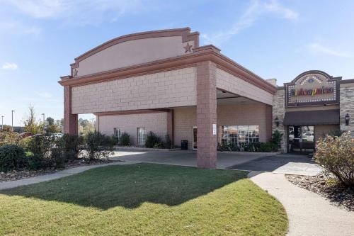 Фотография гостиницы Quality Inn & Suites