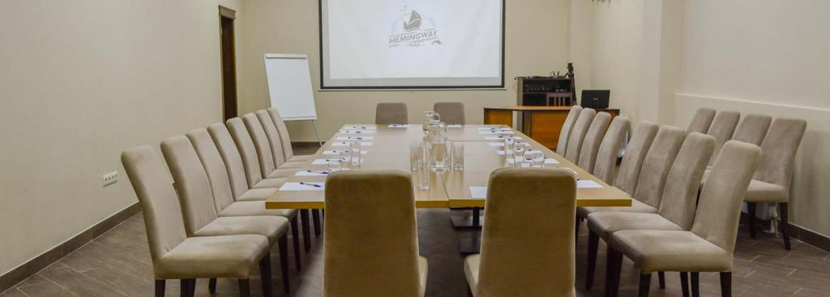 Фотография конференц-зала Хемингуэй