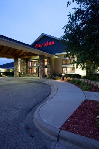 Фотография гостиницы AmericInn by Wyndham Shakopee Near Canterbury Park