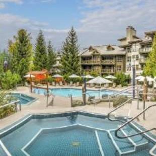 Фотографии гостиницы 
            Blackcomb Springs Suites by CLIQUE