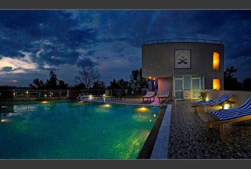 Фотографии гостиницы
Hotel Atulyaa Taj