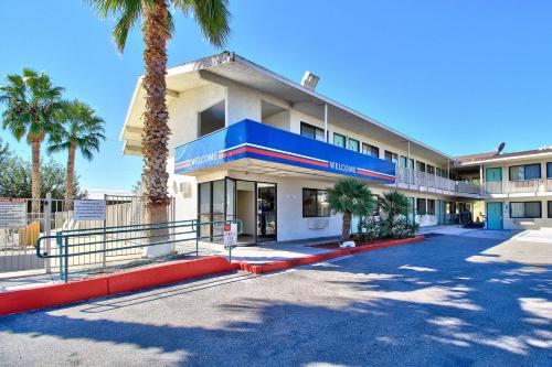 Фотография гостиницы Motel 6-Nogales, AZ - Mariposa Road