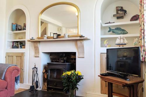 Фотография гостевого дома 1 Rock Cottage - Beautifully Presented Cottage for Four with Wood Burner