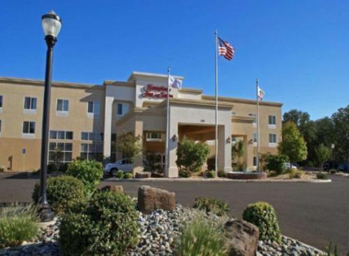 Фотография гостиницы Hampton Inn & Suites Red Bluff