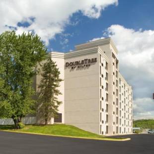 Фотографии гостиницы 
            DoubleTree by Hilton Pittsburgh - Meadow Lands