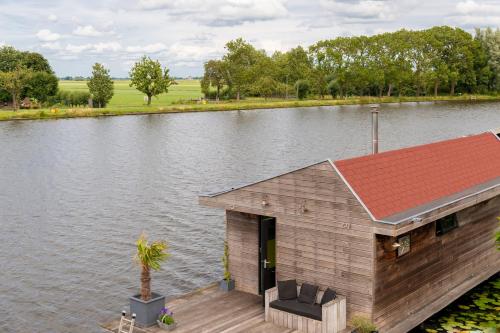 Фотографии мини отеля 
            Aangenaam op de Rijn, B&B op een woonboot, inclusief privé sauna