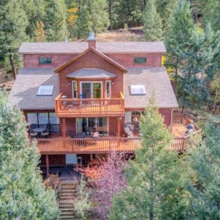 Фотография гостевого дома Expansive Mountain Retreat with Views of Pikes Peak!