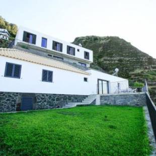 Фотографии гостевого дома 
            2 bedrooms house with sea view private pool and enclosed garden at Porto Moniz 1 km away from the beach