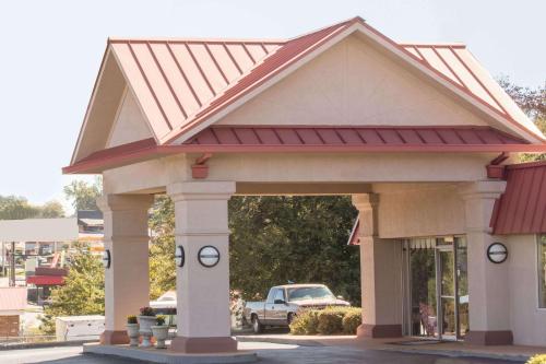 Фотография гостиницы Days Inn by Wyndham Forsyth