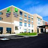 Фотография гостиницы Holiday Inn Express & Suites Oswego, an IHG Hotel