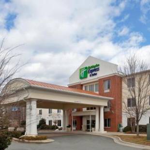 Фотографии гостиницы 
            Holiday Inn Express Hotel & Suites Mebane, an IHG Hotel