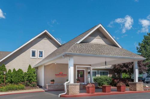 Фотография гостиницы Hawthorn Suites by Wyndham St. Louis Westport Plaza